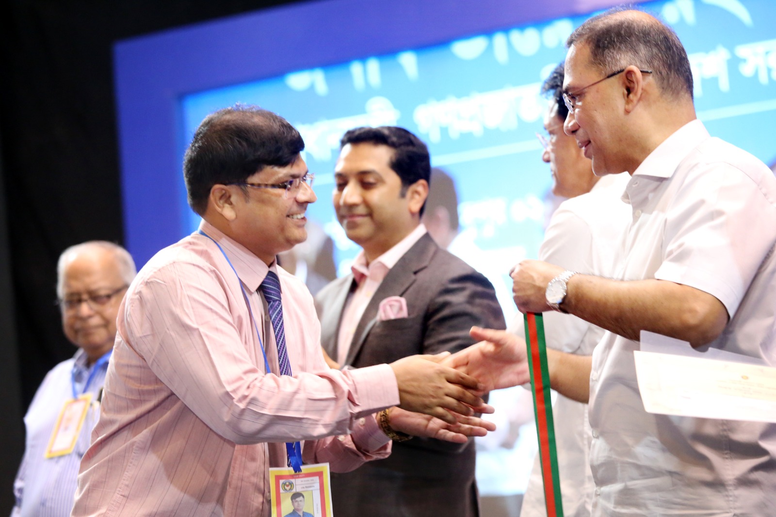 ???? অভিনন্দন ও শুভেচ্ছা ???? জাতীয় শিক্ষক দিবস-২০২৬ উপলক্ষে মাধ্যমিক পর্যায়ে দেশসেরা গুণী শিক্ষক নির্বাচিত হয়ে জাতীয় পদক অর্জন করায় জনাব মনিরুল ইসলাম, সহকারী শিক্ষক (রসায়ন), কাজী সিরাজুল ইসলাম গার্লস স্কুল এন্ড কলেজ, মধুখালী, ফরিদপুর-কে বিদ্যালয়ের পক্ষ থ